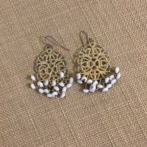 Gold/white earrings